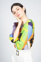 Load image into Gallery viewer, Pleated Cropped Top in Abstract Overall Print