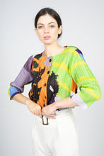 Load image into Gallery viewer, Pleated Cropped Top in Abstract Overall Print
