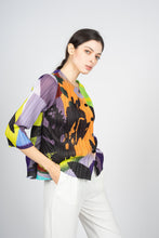 Load image into Gallery viewer, Pleated Cropped Top in Abstract Overall Print

