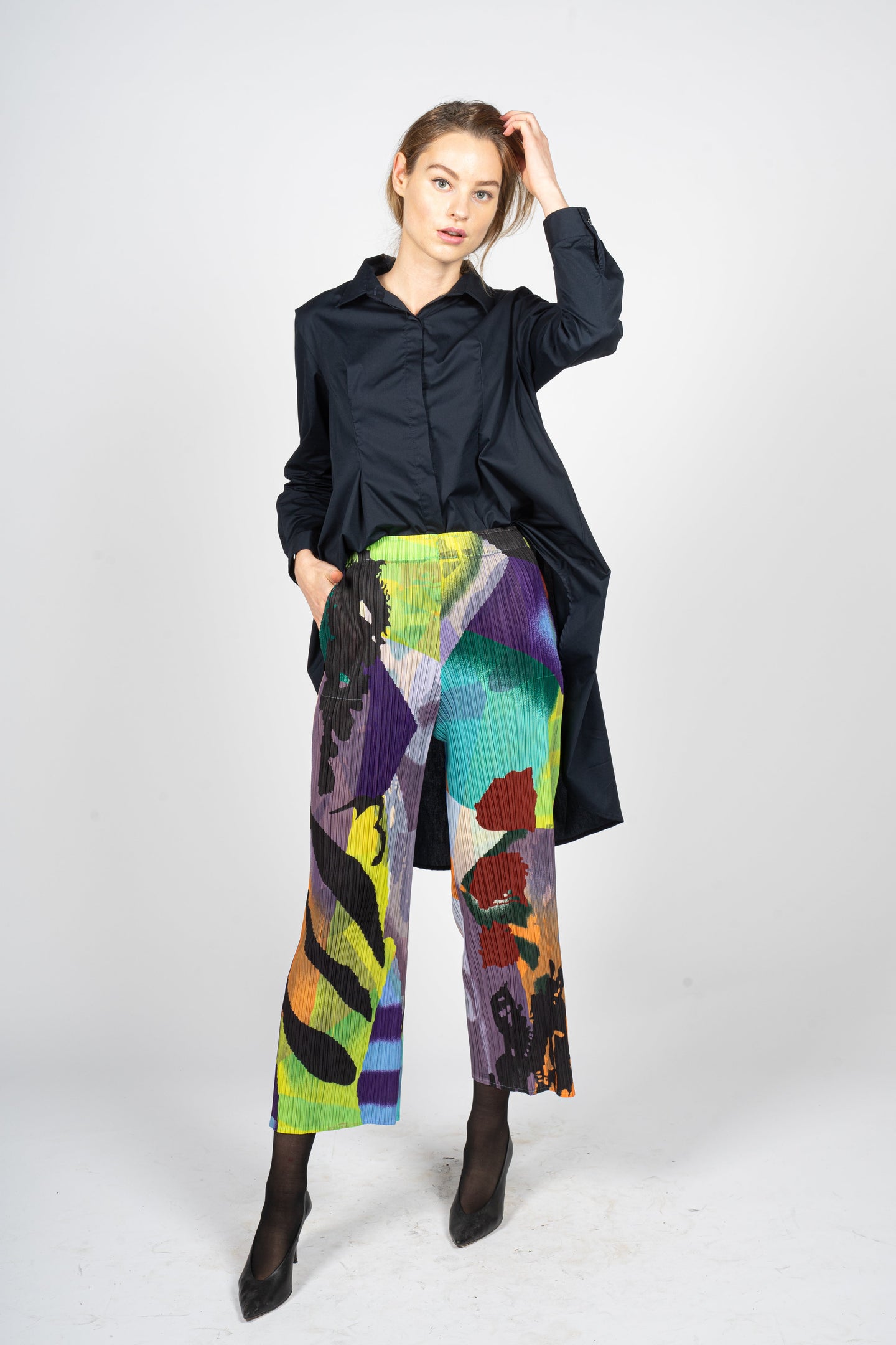Pleated Ankle Length Trousers in Abstract Print